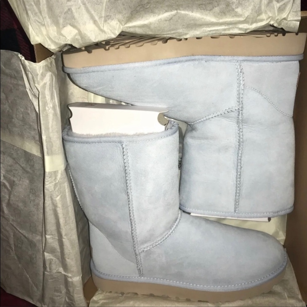 Cute 🥰 IT HAS A FEW MARKS ON IT! NOT TOO VISIBLE!